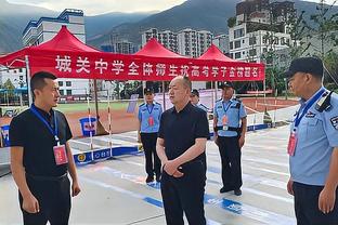 晒晒进的货？维尼修斯秀此次NBA行收获：詹姆斯&双探花等球衣